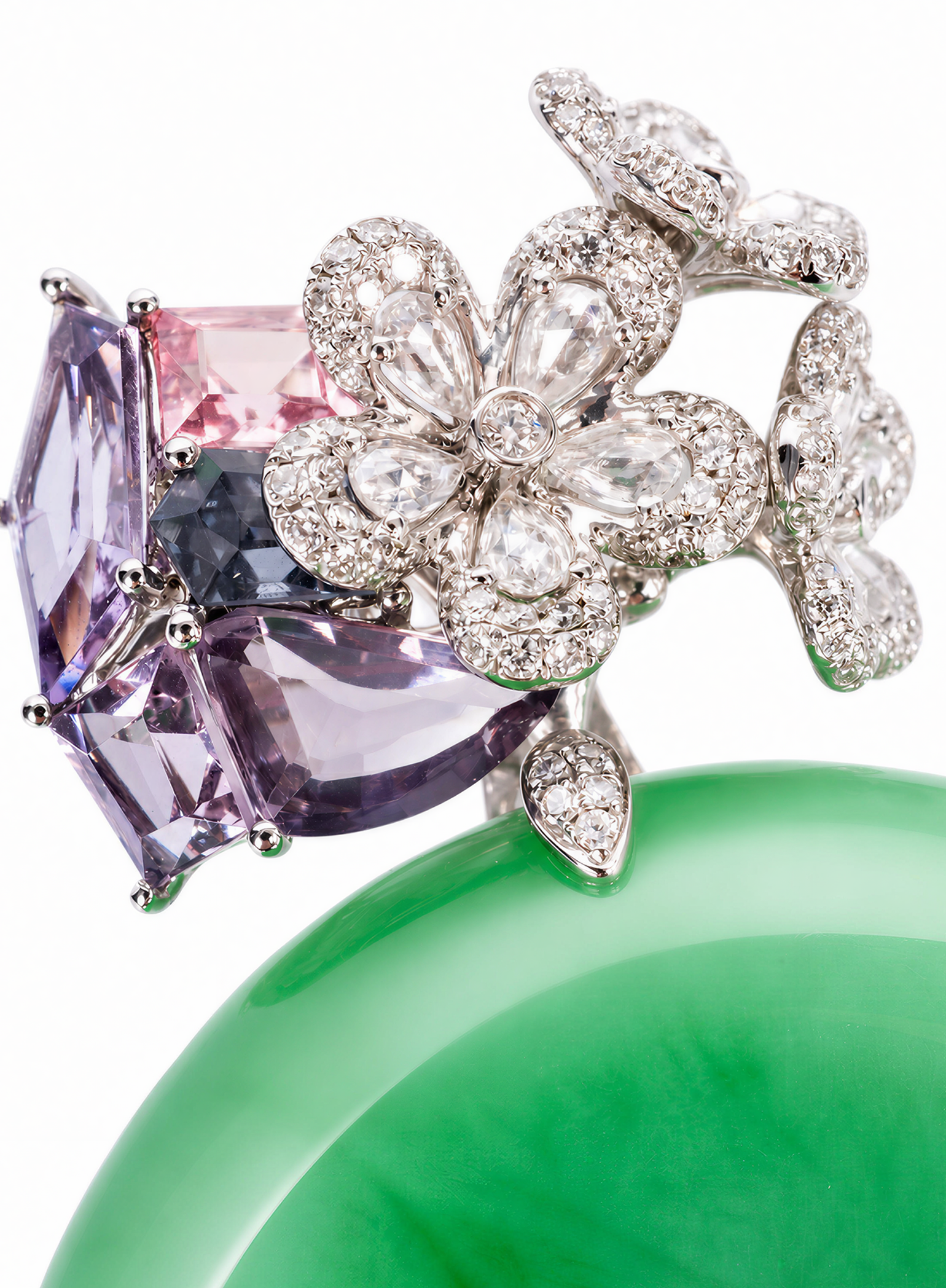「Dance of Ice Crystals」18k Gold Glowing Green Jadeite Jewelry Suite with Diamonds and Coloured Gemstones