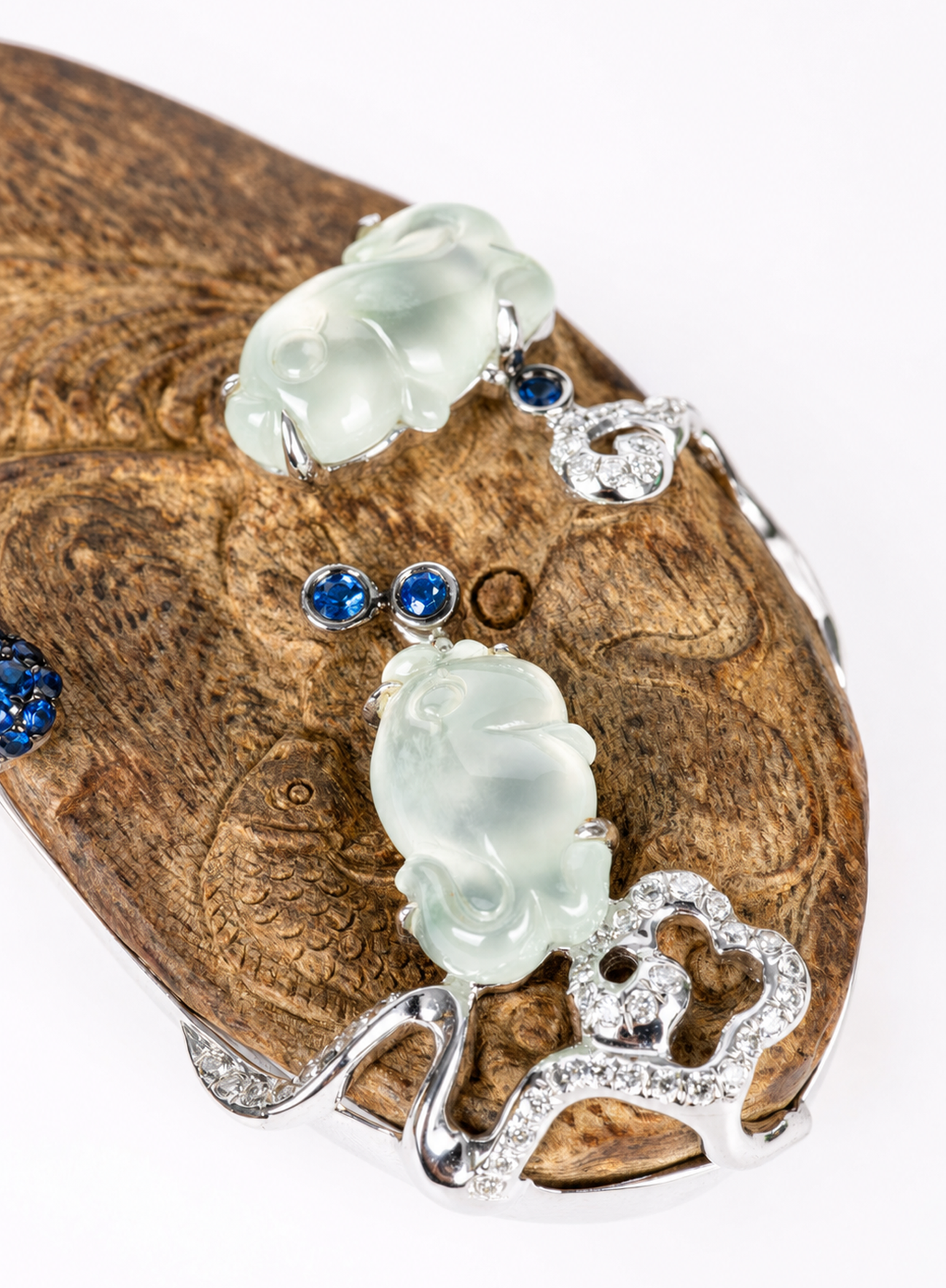 「Tanxi Fish Tale」 18K Gold Gemstone-Set Glassy Jadeite Small Fish and Lotus Sandalwood Jewellery Suite